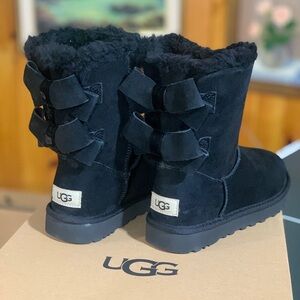 UGG BAILEY SUEDE BOW BLACK SHEEPSKIN SHORT BOOTS SIZE US 5 WOMEN-NIB